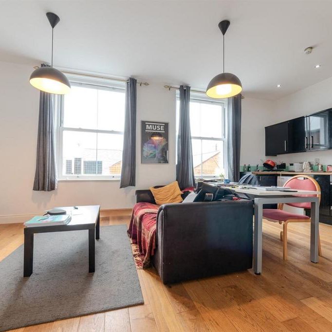 2 bedroom flat to rent - Photo 1