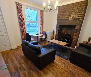 2 Bed - 6 Glossop View, Woodhouse, Leeds - LS6 2LQ - Student - Photo 3