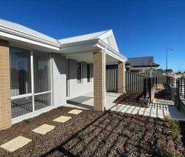 Modern Comfort and Lifestyle in South Yunderup – Your Dream Home Aw... - Photo 5