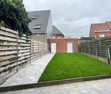 Woning met 2 slaapkamers, tuin en dubbele garage. - Photo 2