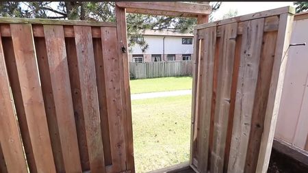 For Lease - 13 Foster Crescent, Brampton, Ontario - Photo 5