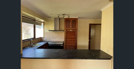 11 Edgerton Court, Hampton Park, Vic 3976 - Photo 2