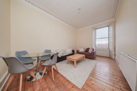 4 bedroom flat to rent - Photo 2