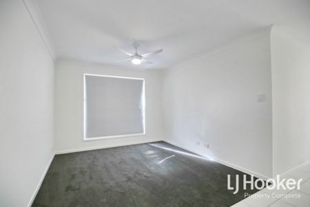 Modern Family Home in Logan Reserve! - Photo 4