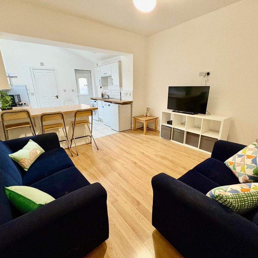 5 Bed Terraced House, Pomona St, S11 - Photo 1