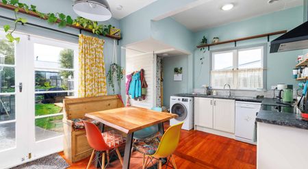 Gorgeous Standalone Cottage in New Brighton! - Photo 2