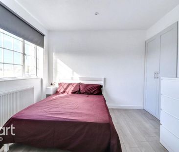 4 bedroom end of terrace house to rent - Photo 4