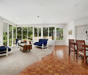 Place your family with perfect park-side poise - Photo 3