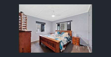 CENTRALLY LOCATED THREE BEDROOM HOME! - Photo 4