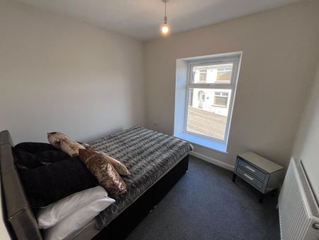 3 bedroom terraced house to rent - Photo 3