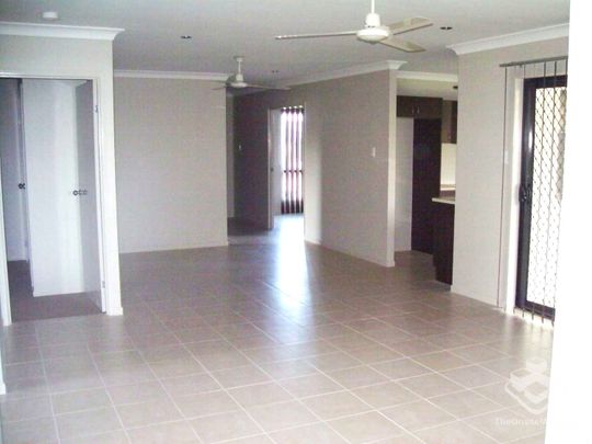 Quiet spacious family home - Photo 1