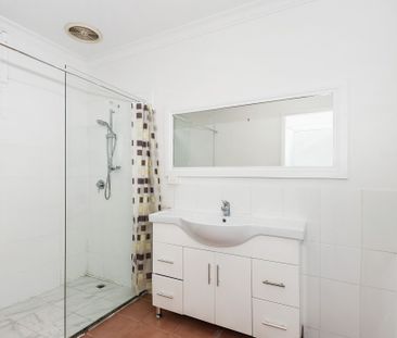 Perfectly Positioned. - Photo 5