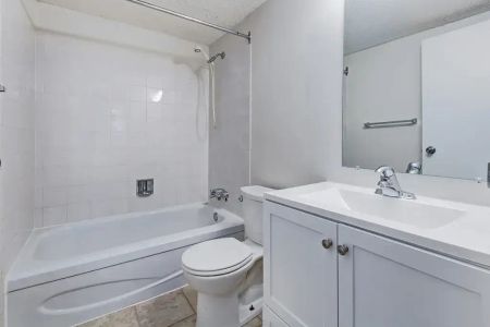 2 Bedroom - Photo 2