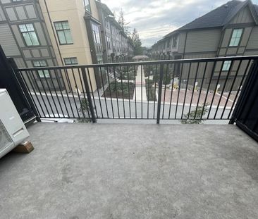 The Loop. Two Bedroom Plus Den/Three Full Bathrooms - Photo 4