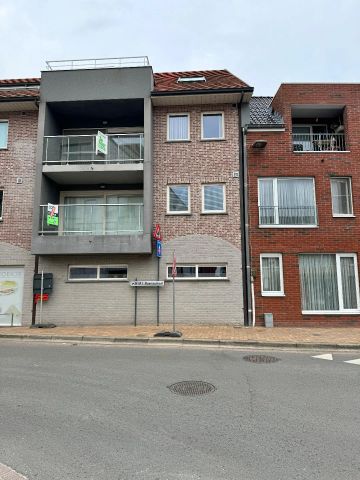 Charmant 2-slaapkamerappartement met garage en extra berging aan markt Kortemark - Foto 3