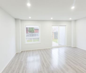 For Lease - 6798 Bansbridge Crescent, Mississauga, Ontario - Photo 2