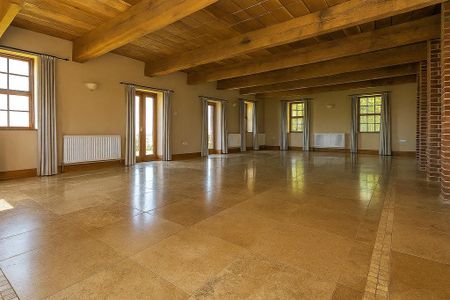 5 bedroom farm house to rent - Photo 3
