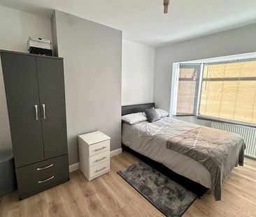 Room in a Shared House, Bassett Road, CV6 - Photo 1