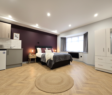 6 bedroom semi-detached bungalow to rent - Photo 1