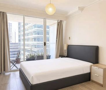 FULLY FURNISHED. Large size 1 Bedroom apartment available now - Photo 3