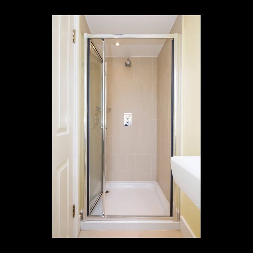 Room in a Shared House, Strathville Road, SW18 - Photo 1