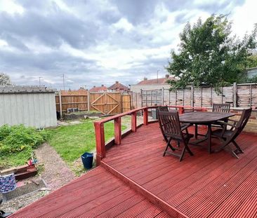 4 bedroom semi-detached house to rent - Photo 6