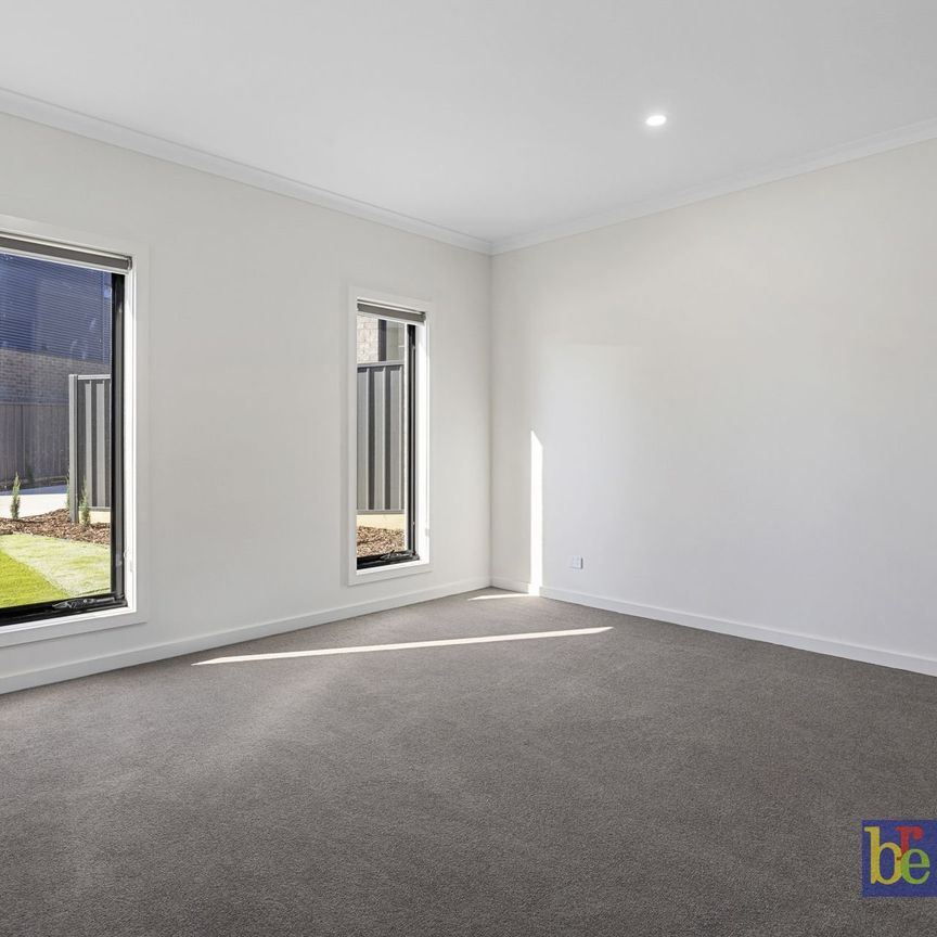 Modern Living in a Prime Kennington Location – One Townhouse Available - Photo 1
