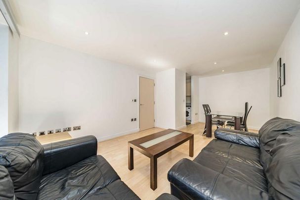 3 bedroom flat to rent - Photo 1