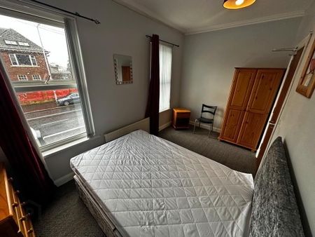 West Belfast, Belfast, BT12 6AF - Photo 4