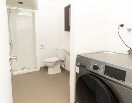 Sunny One Bedroom Apartment with Large Balcony - Photo 5