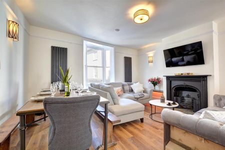 4 bedroom flat to rent - Photo 4