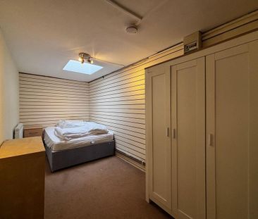 1 bedroom in a flat share to rent - Photo 3