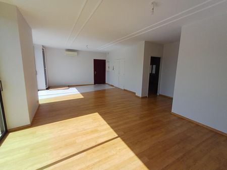 Location Appartement 4 pièces 113m² MILLAU 12100 - Photo 2