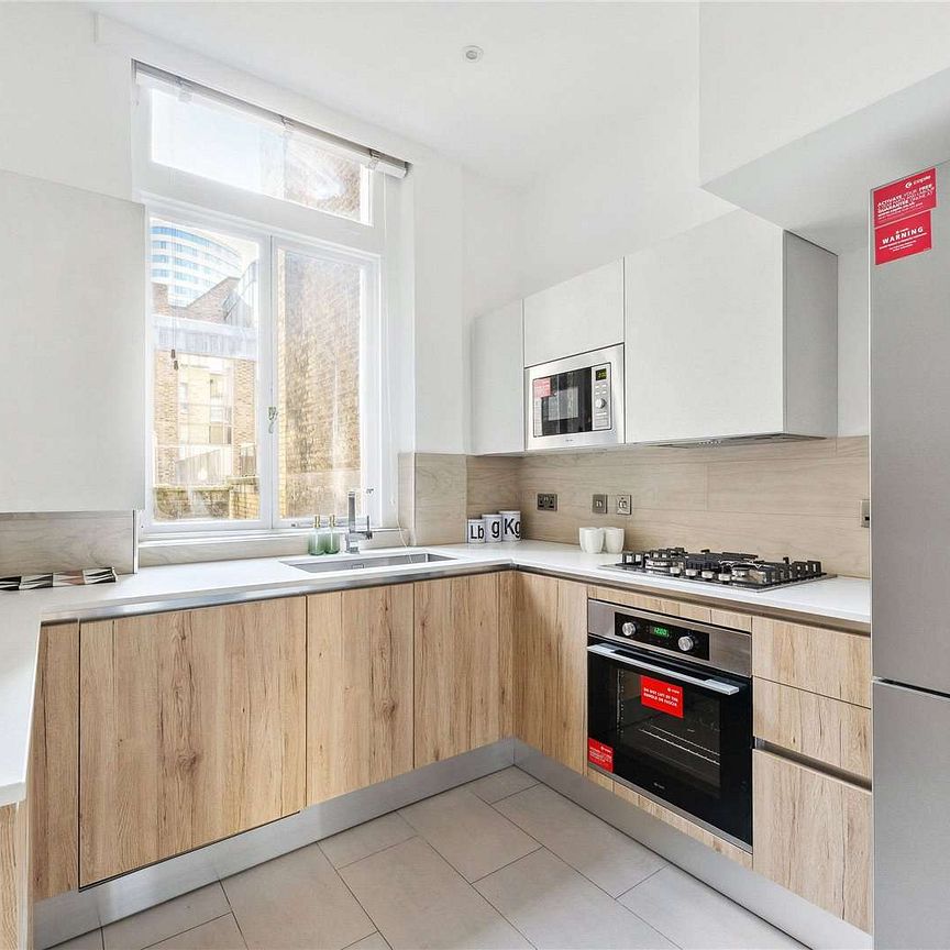 MANAGED BY SAVILLS. PETS ALLOWED. A newly renovated two bedroom flat within Grade II Listed building just moments from Hyde Park. - Photo 1