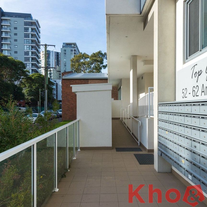 IMMACULATE & PRIVATE TWO BEDROOM APARTMENT LOCATED IN SUPER CONVENIENT LOCATION - Photo 1
