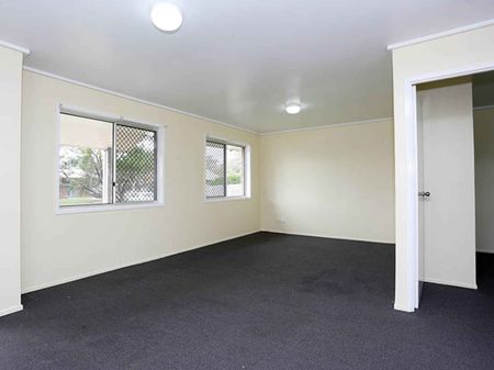 CABOOLTURE SOUTH - CLOSE & CONVENIENT - Photo 3