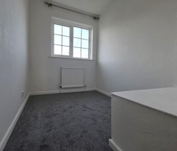 3 bedroom House To Let - Photo 2