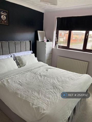 1 bedroom in a house share to rent - Photo 3
