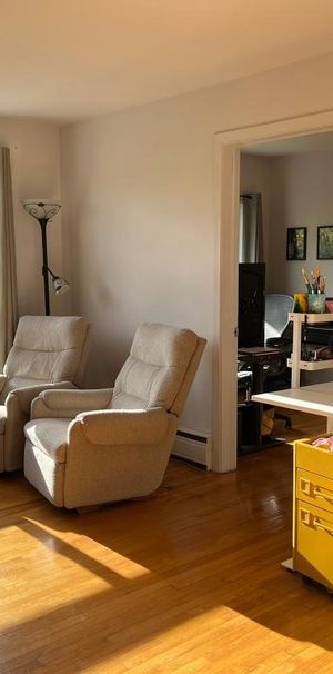 Grand 4½ mi-meublé, chauffé et à deux pas de l'Uni à louer - Photo 1