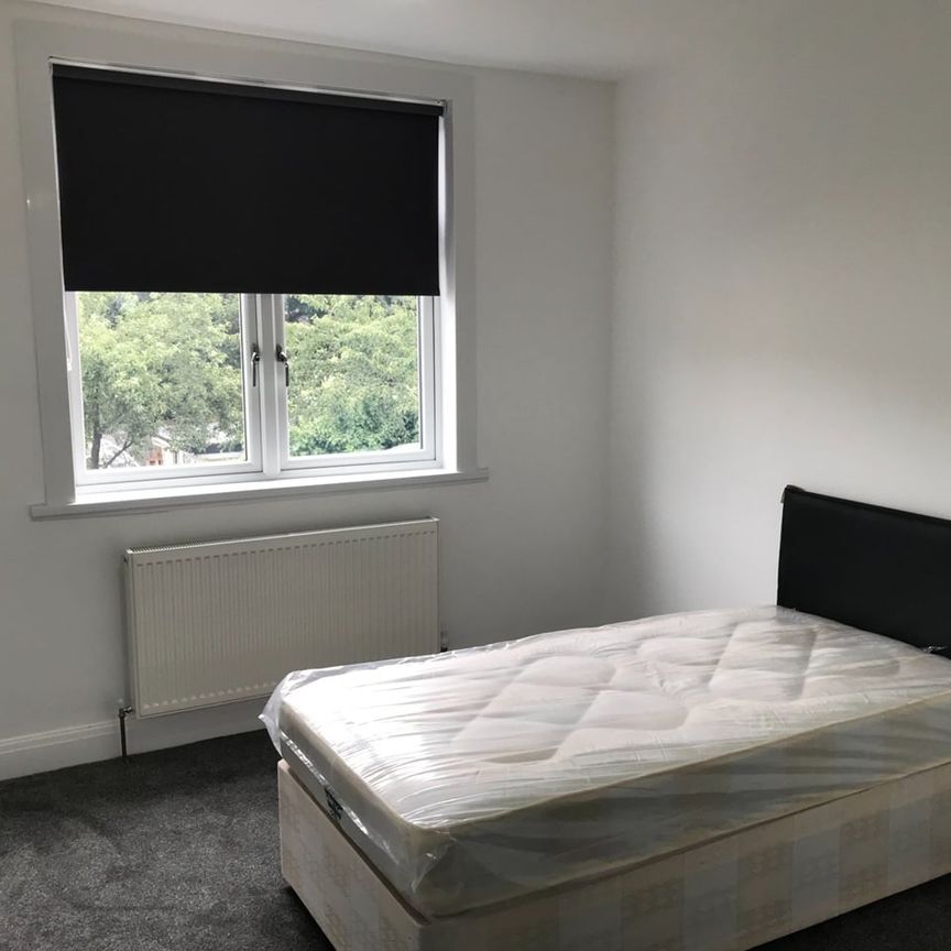 5 Bed Terraced House, Shrewsbury Road, E7 - Photo 1