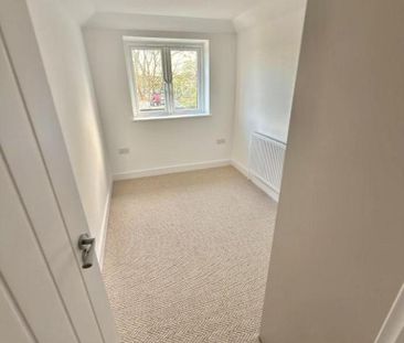 5 bedroom end of terrace house to rent - Photo 4