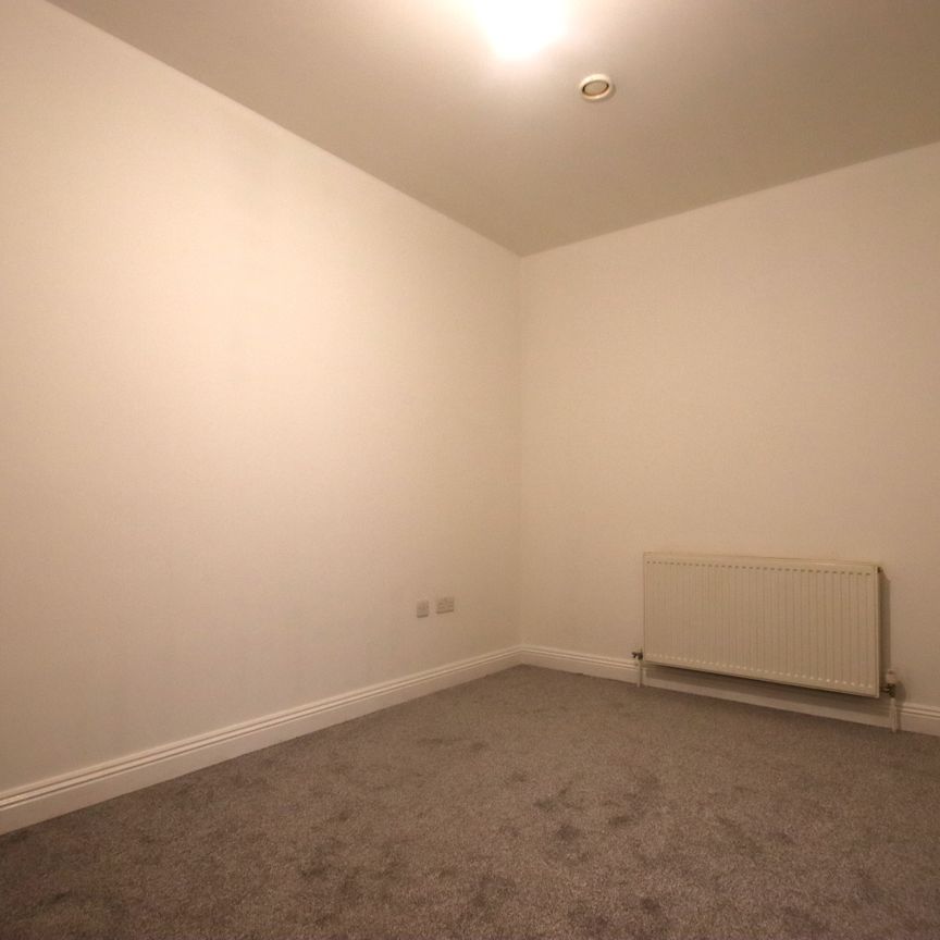 1 Bedroom Ground Floor Flat - Photo 1