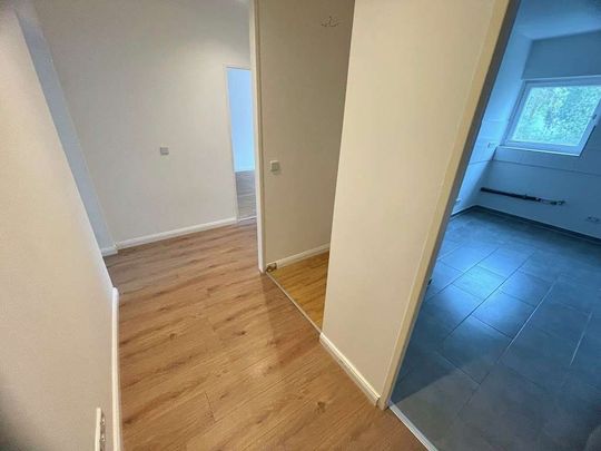 Einziehen &amp; Wohlf&uuml;hlen - 2-Zimmer Wohnung mit Balkon! - Foto 1