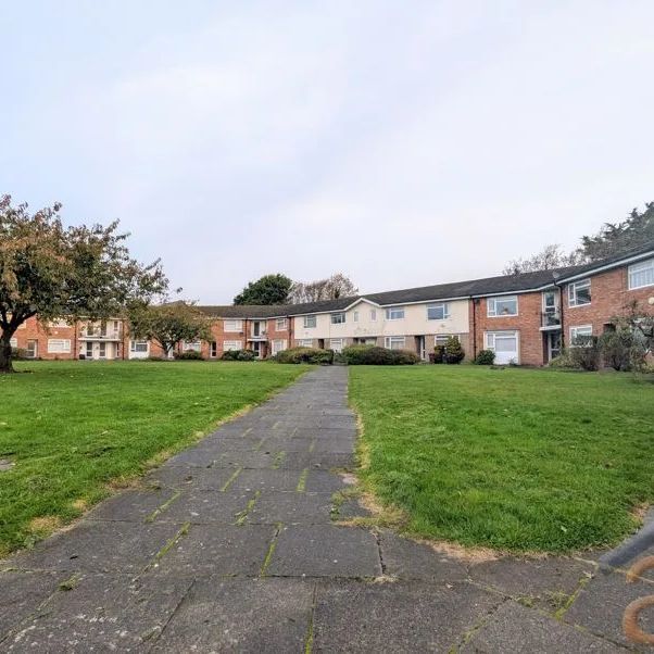 Warren Court, Southport - Photo 1