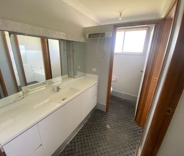 BIG HOUSE WITH A POOL!!! - Photo 3