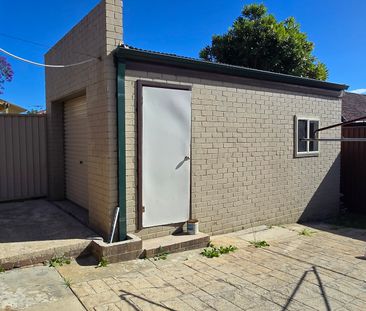 17 Bardwell Crs, Earlwood NSW 2206 - House For Rent | Domain - Photo 1