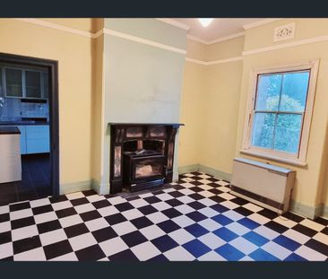 Spacious 3 Bedroom semi - Photo 1