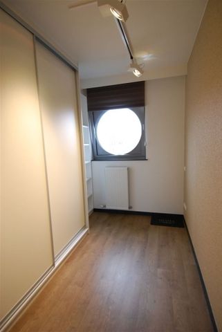 Prachtig appartement met 2 slaapkamers, terras en garagebox gelegen in Residentie Kloosterbempden, midden in het centrum van Maaseik. - Foto 4