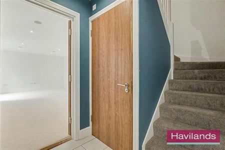 Henrietta Gardens, N21 - Photo 3