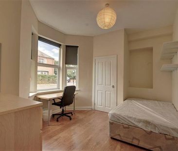 3 bedroom flat to rent - Photo 5